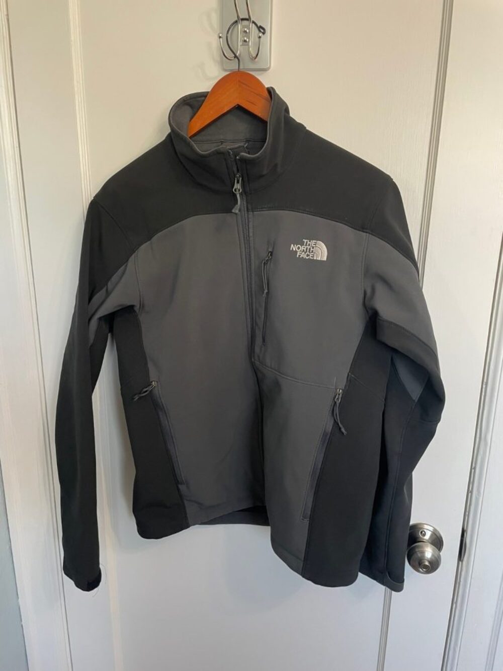 The North Face Apex Bionic Softshell Jacket Men's Small Gray Black Two-Tone Wind